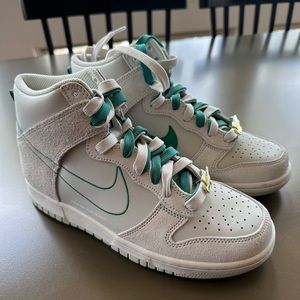 2021 Dunk High SE 'First Use Pack - Green Noise. New without box. GS 5.5 / W 7